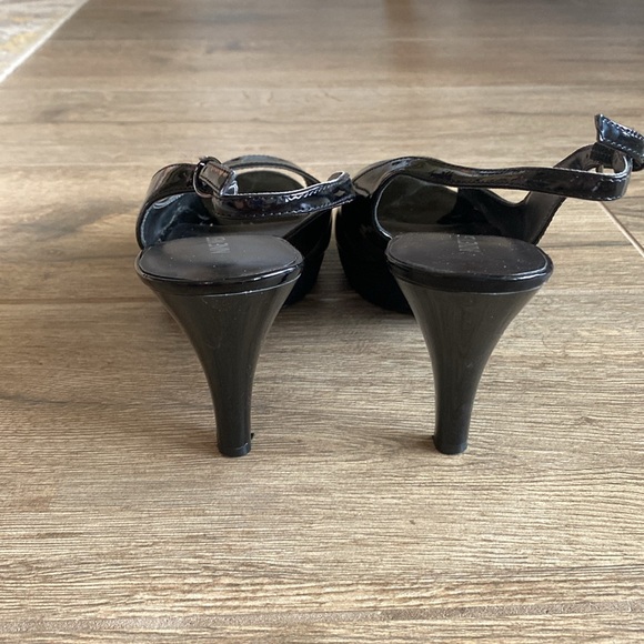 Nine WestPeep Toe, Sling Back Heel - Picture 3 of 7